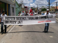 Servidores da Saúde e Assistência Social de Santana do Ipanema(AL) em greve pela implantação do PCCV