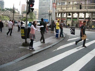 Multas para quem ultrapassar faixa de pedestres começam dia 8 em SP 