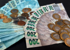 Renda média das famílias chega a R$ 2.264 e é recorde em 2025